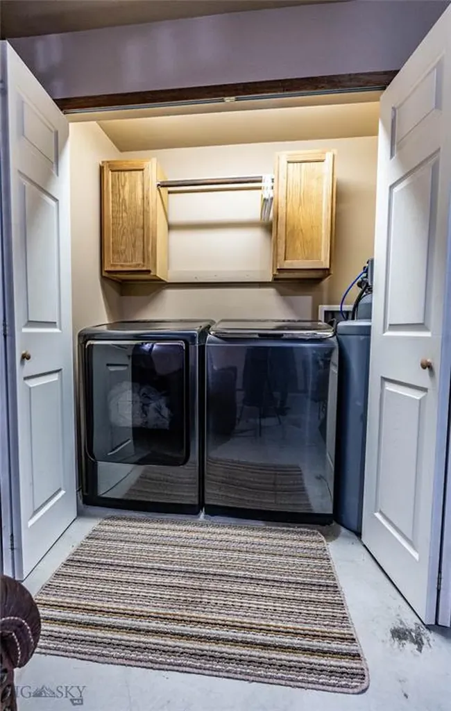 14 Peters Lane Gardiner MT 59030