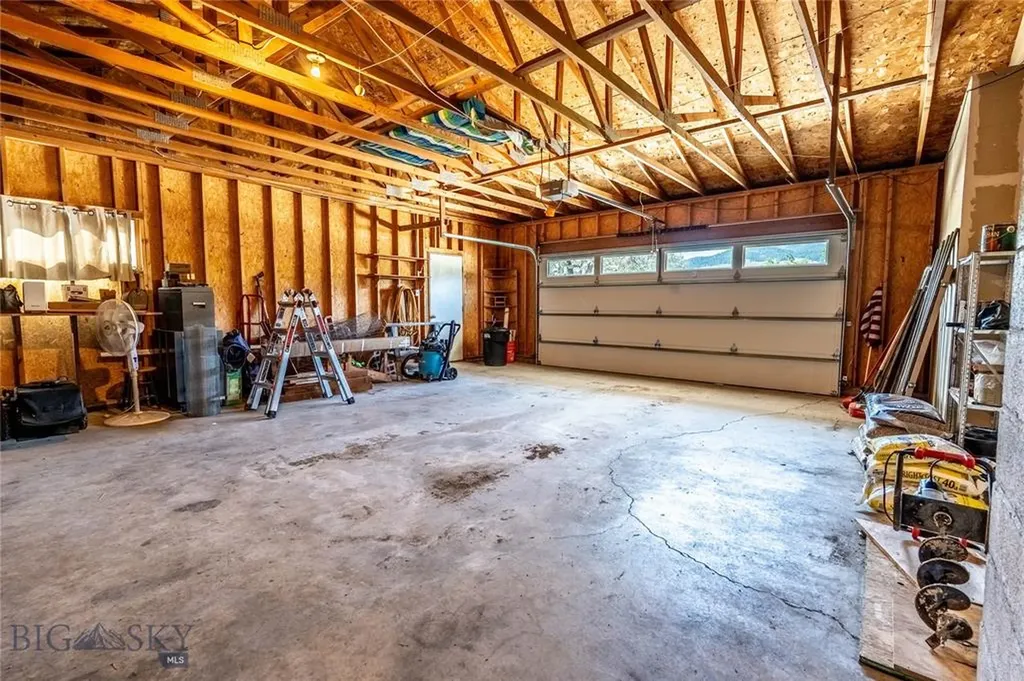 14 Peters Lane Gardiner MT 59030