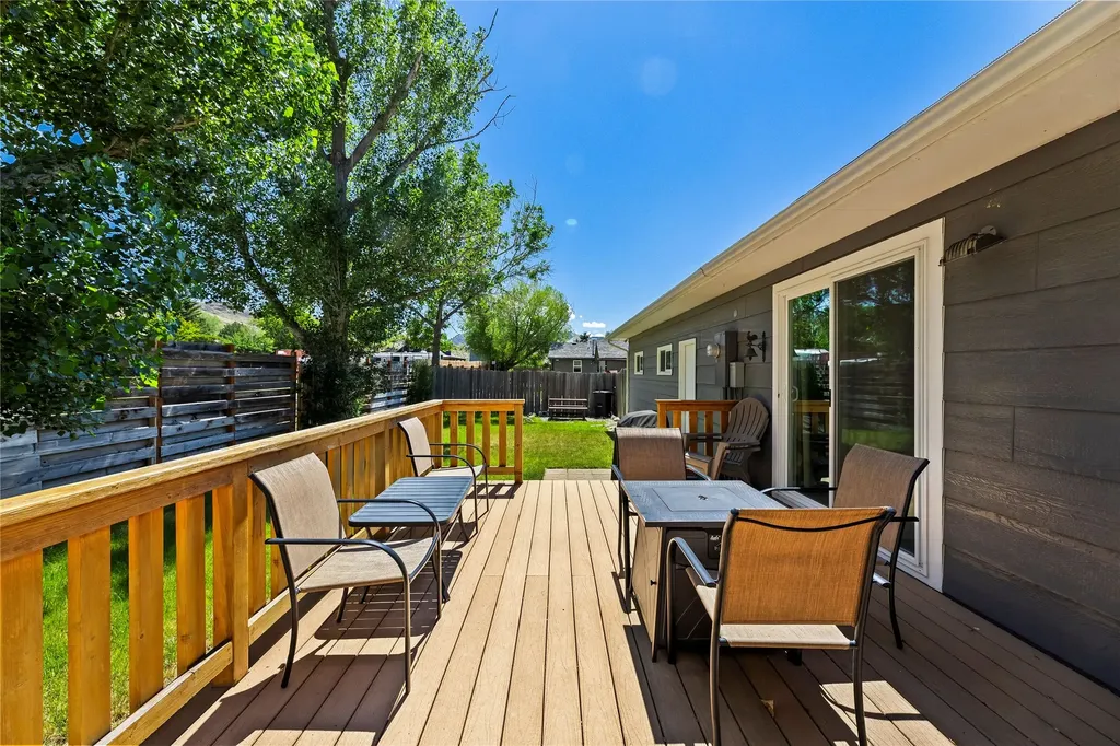 14 Peters Lane Gardiner MT 59030