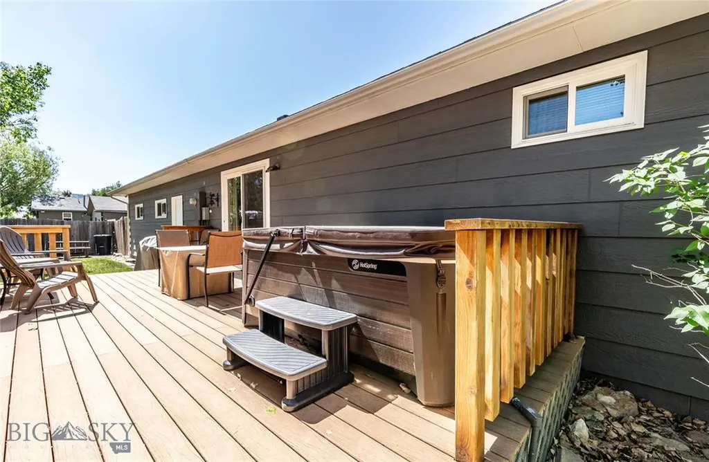 14 Peters Lane Gardiner MT 59030