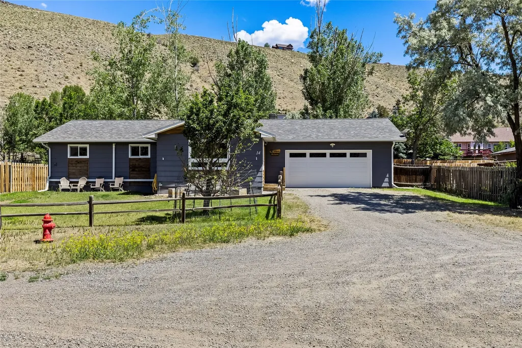 14 Peters Lane Gardiner MT 59030