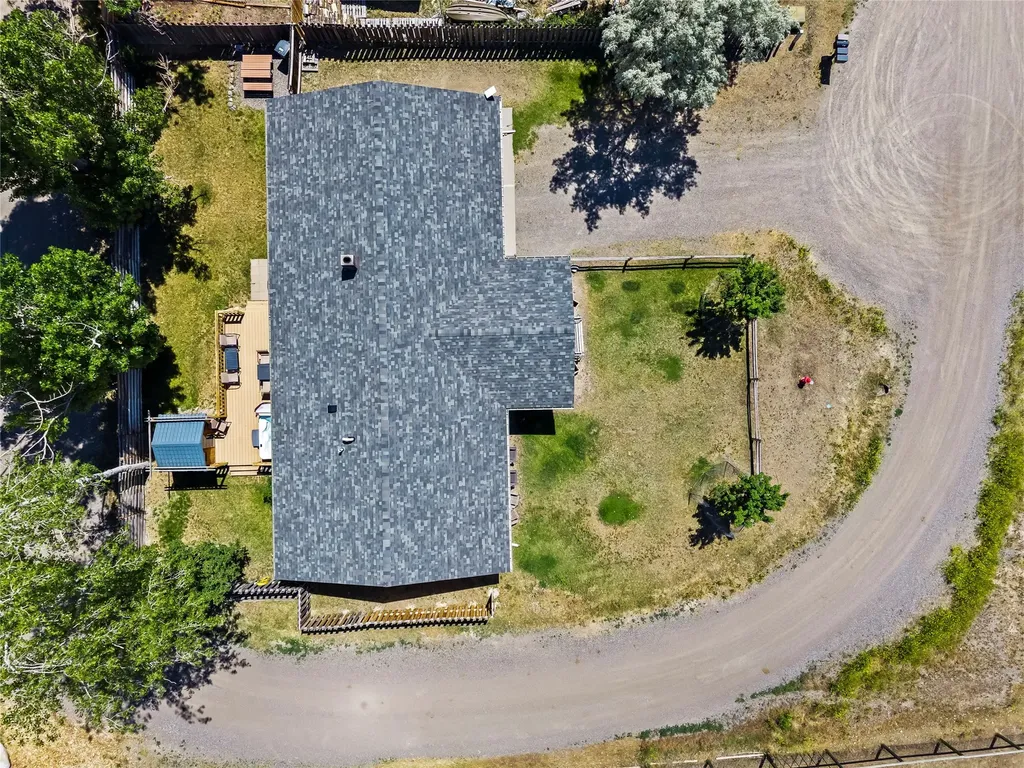 14 Peters Lane Gardiner MT 59030