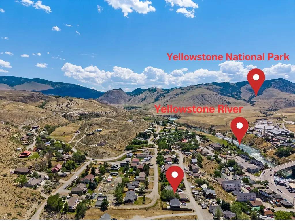 14 Peters Lane Gardiner MT 59030