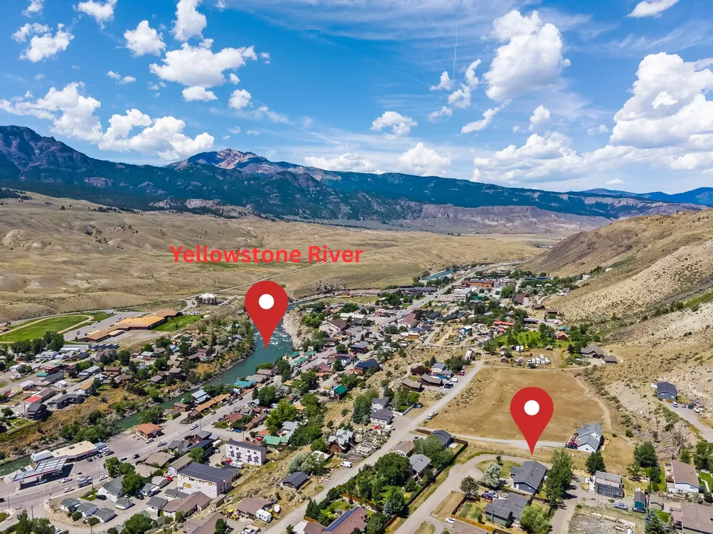 14 Peters Lane Gardiner MT 59030