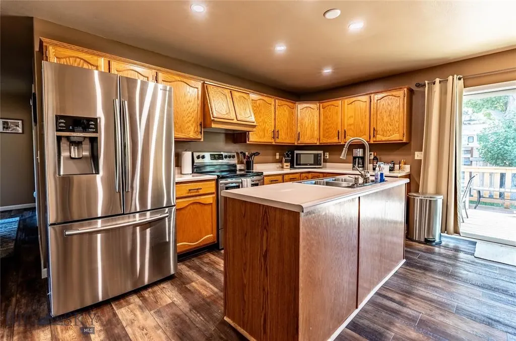 14 Peters Lane Gardiner MT 59030