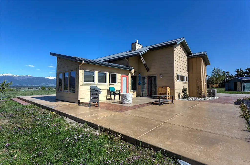 753 Heaven Bound Lane Corvallis MT 59828