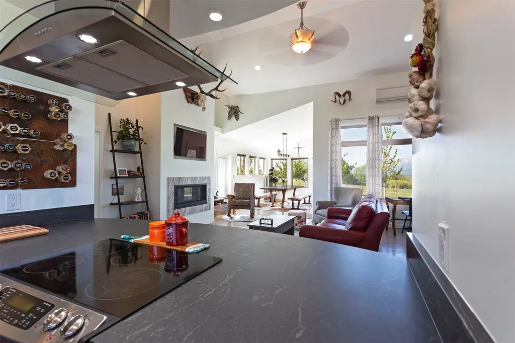 753 Heaven Bound Lane Corvallis MT 59828