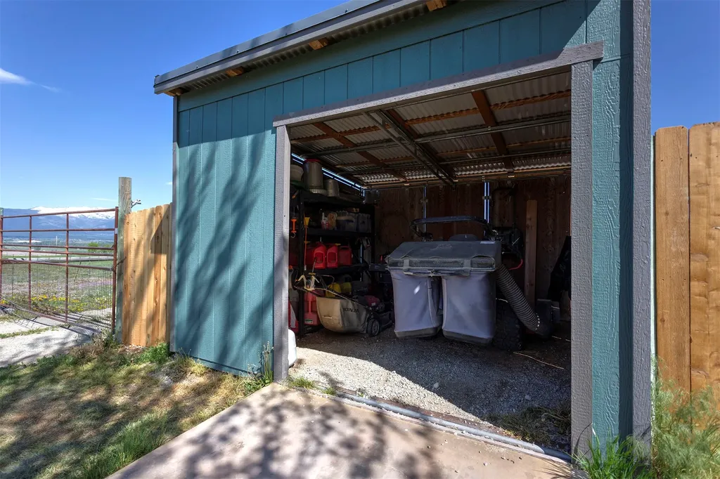 753 Heaven Bound Lane Corvallis MT 59828
