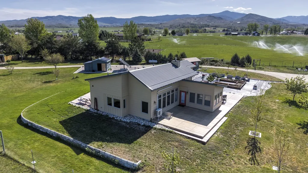 753 Heaven Bound Lane Corvallis MT 59828