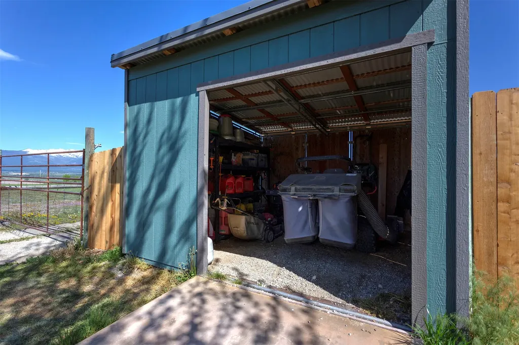 753 Heaven Bound Lane Corvallis MT 59828