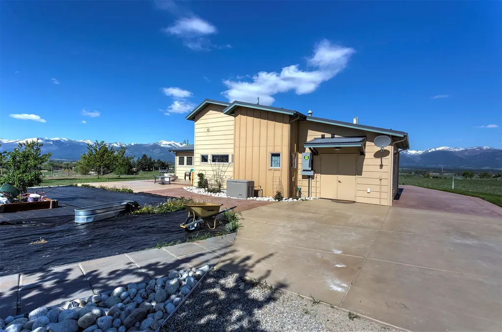 753 Heaven Bound Lane Corvallis MT 59828