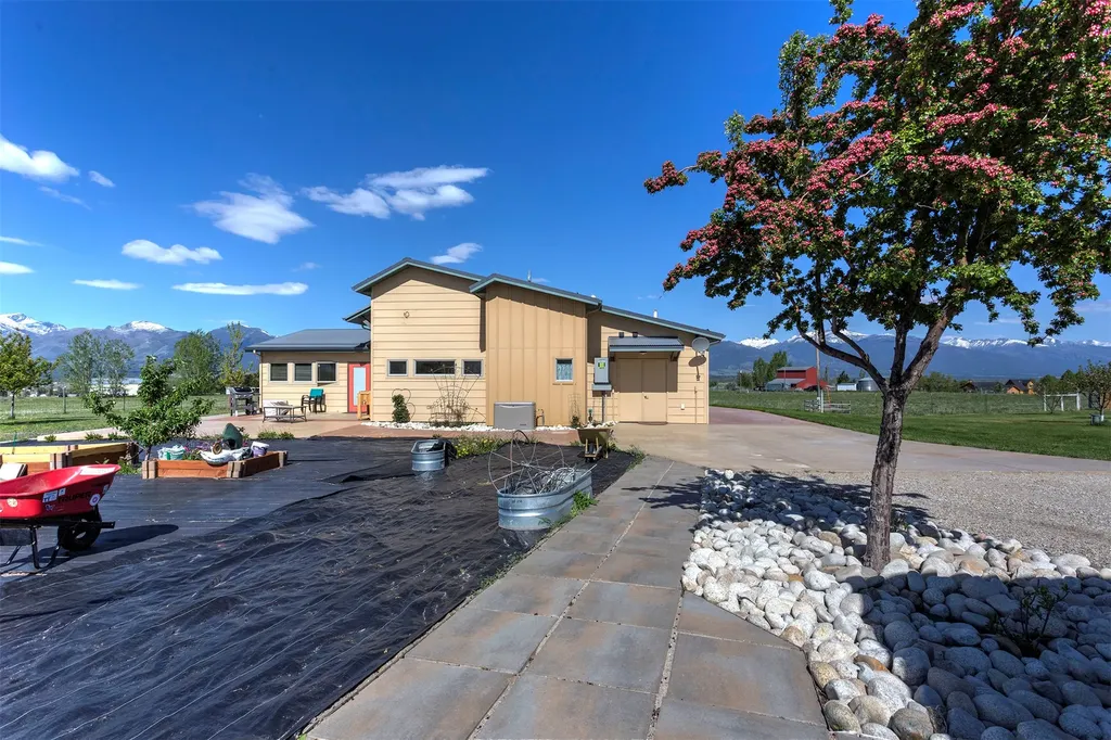 753 Heaven Bound Lane Corvallis MT 59828