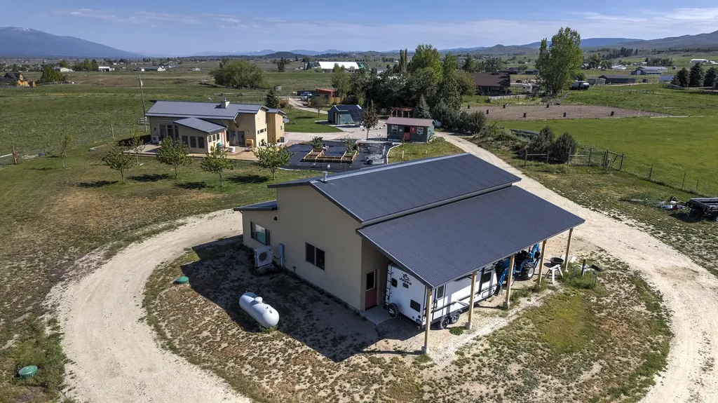 753 Heaven Bound Lane Corvallis MT 59828