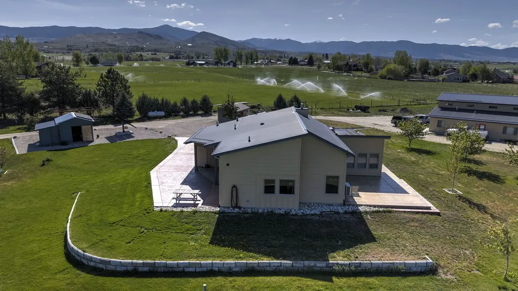 753 Heaven Bound Lane Corvallis MT 59828