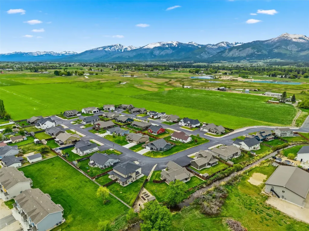 138 Farm Land Lane Corvallis MT 59828