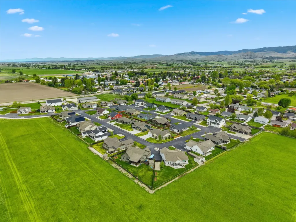 138 Farm Land Lane Corvallis MT 59828