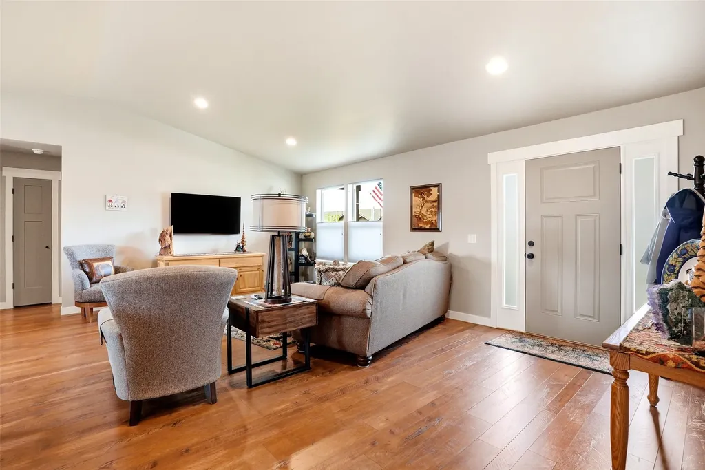 138 Farm Land Lane Corvallis MT 59828