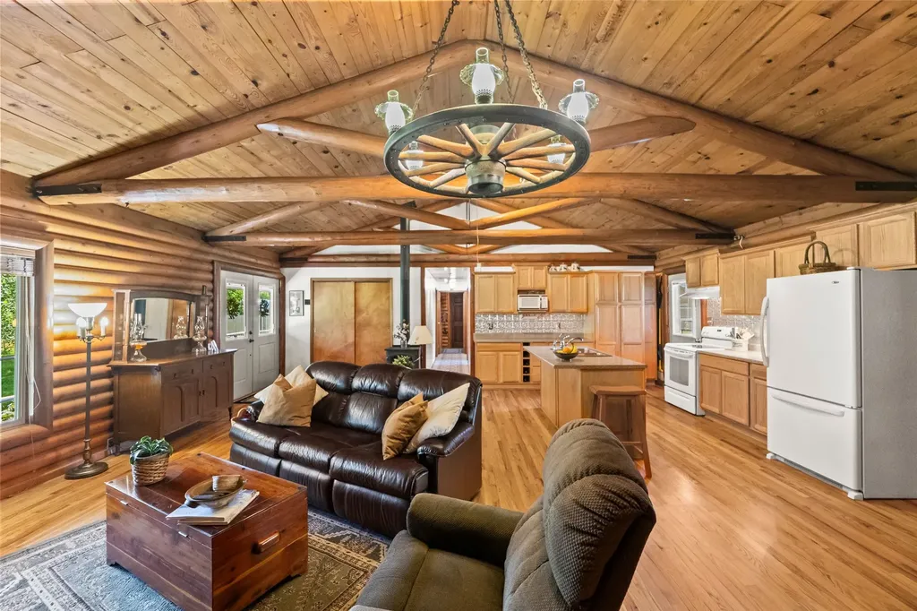 1065 Us Highway 89 S Gardiner MT 59030