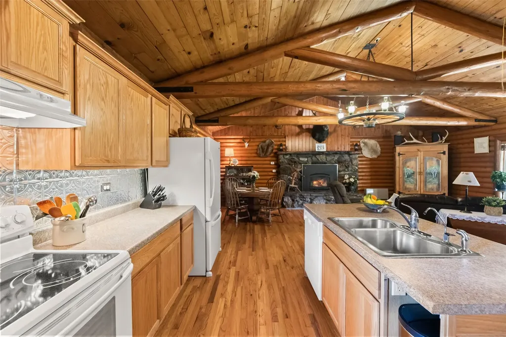 1065 Us Highway 89 S Gardiner MT 59030