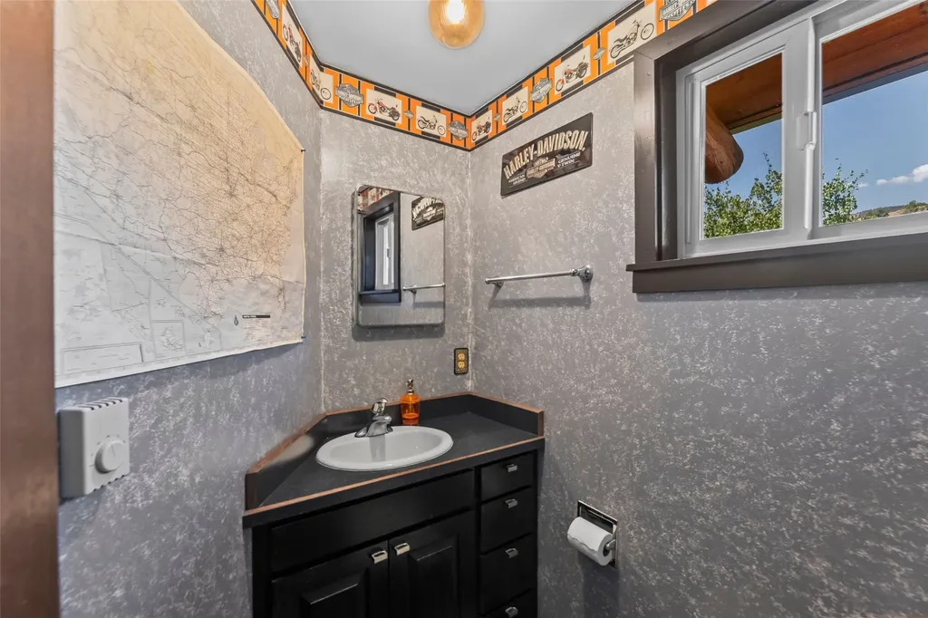 1065 Us Highway 89 S Gardiner MT 59030