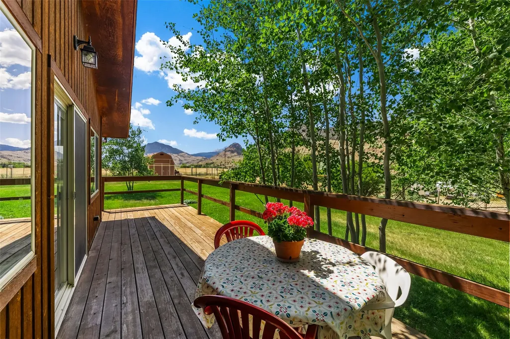 1065 Us Highway 89 S Gardiner MT 59030