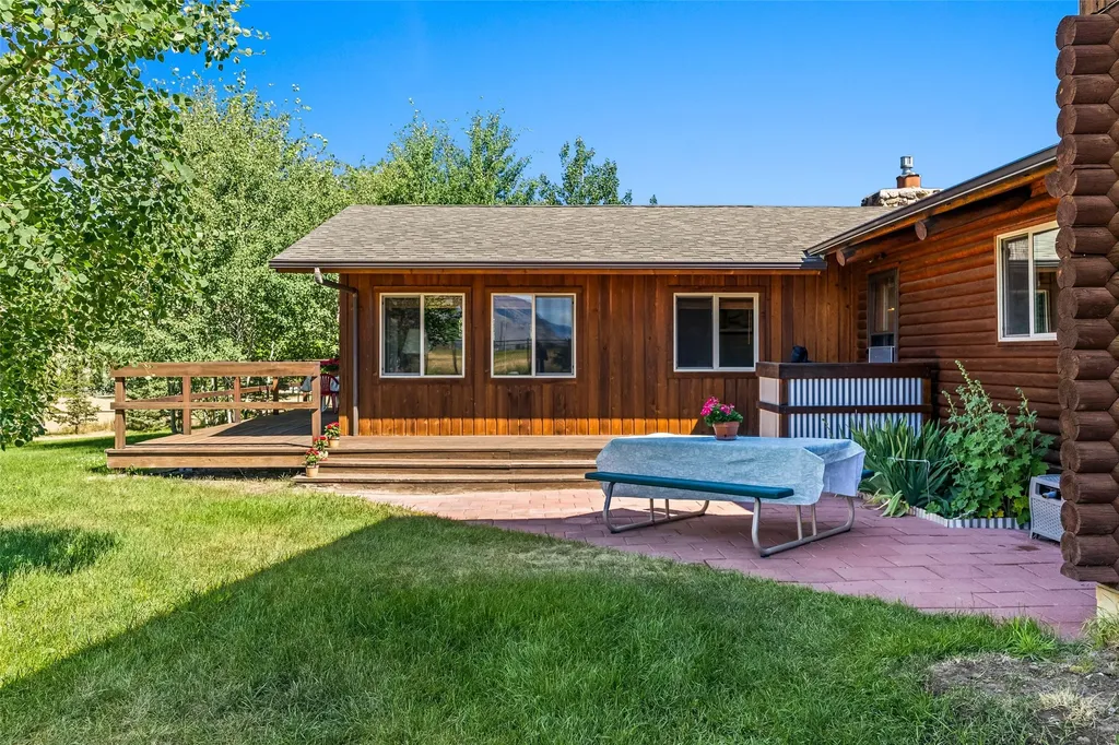 1065 Us Highway 89 S Gardiner MT 59030