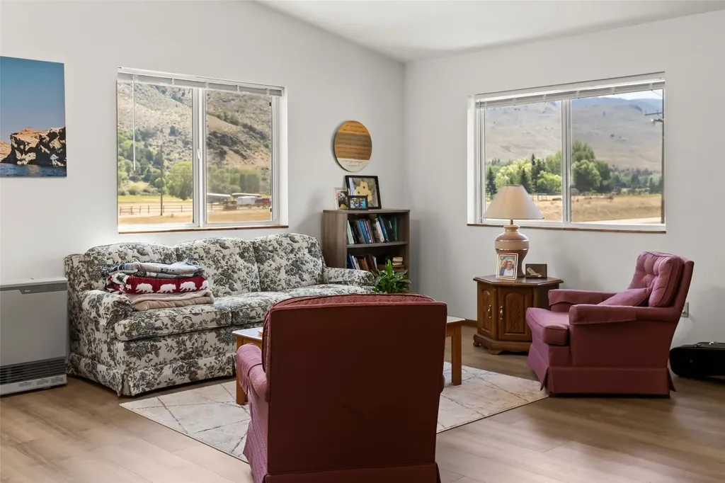 1065 Us Highway 89 S Gardiner MT 59030