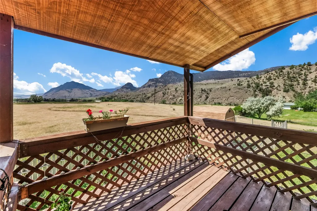 1065 Us Highway 89 S Gardiner MT 59030