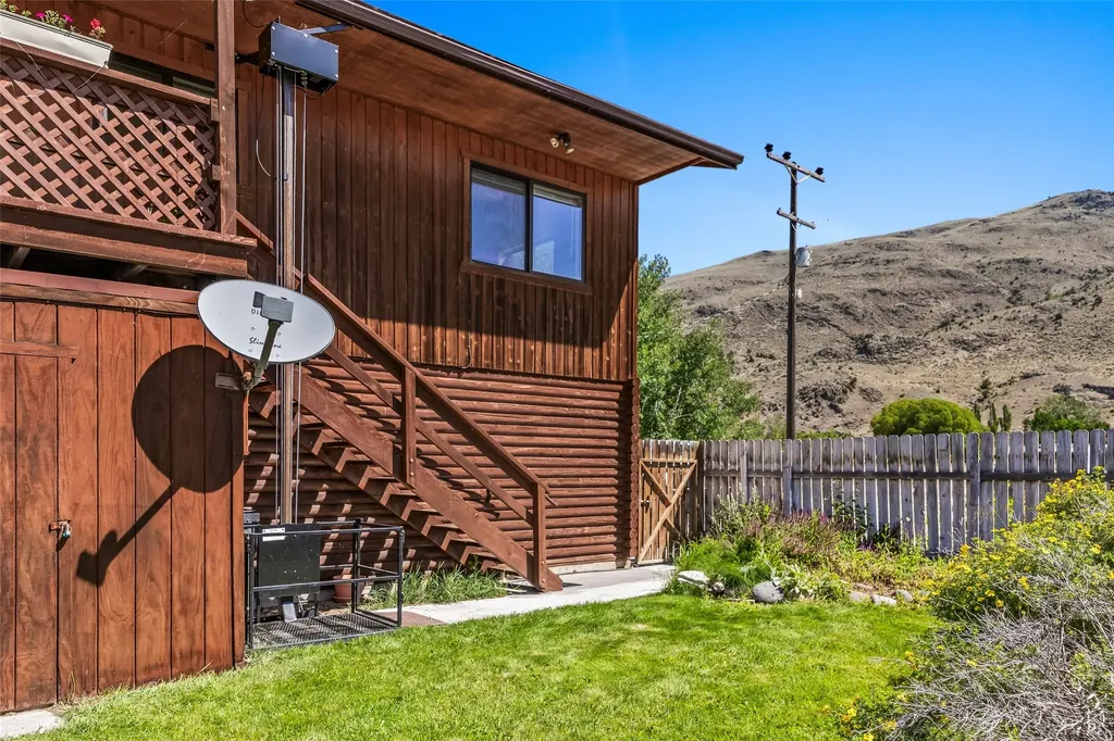 1065 Us Highway 89 S Gardiner MT 59030