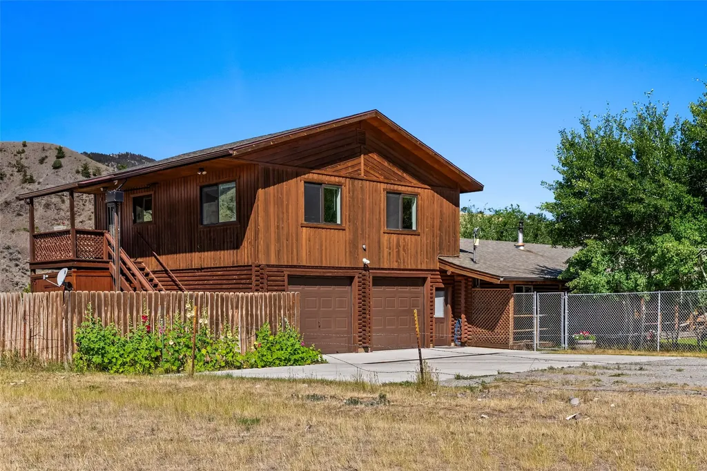 1065 Us Highway 89 S Gardiner MT 59030