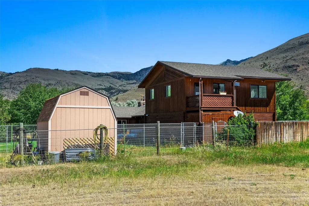 1065 Us Highway 89 S Gardiner MT 59030