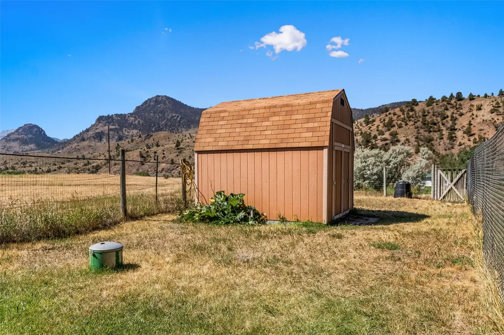 1065 Us Highway 89 S Gardiner MT 59030