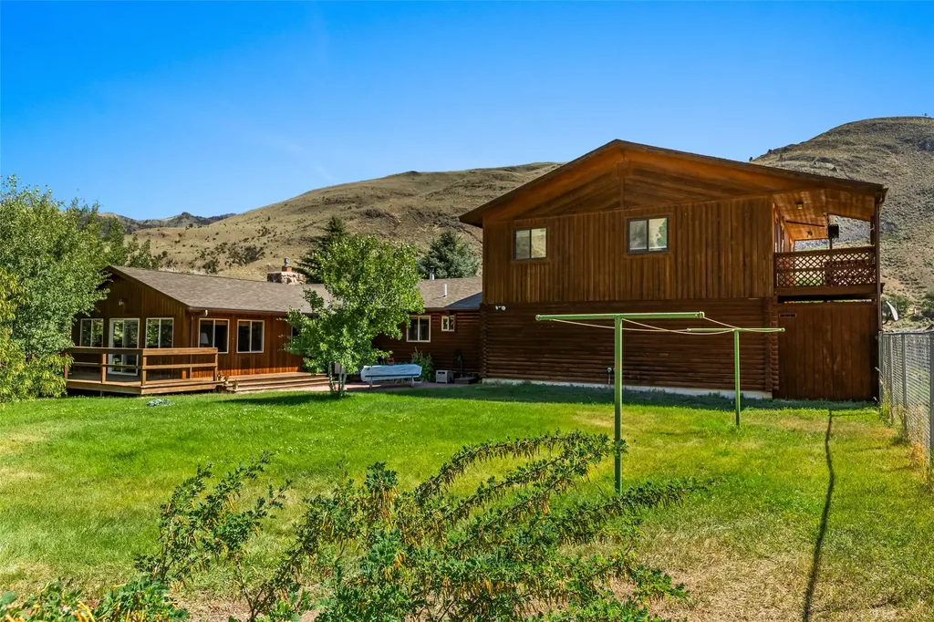 1065 Us Highway 89 S Gardiner MT 59030