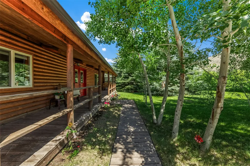 1065 Us Highway 89 S Gardiner MT 59030