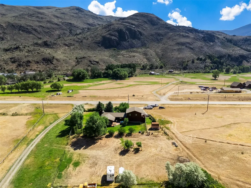 1065 Us Highway 89 S Gardiner MT 59030