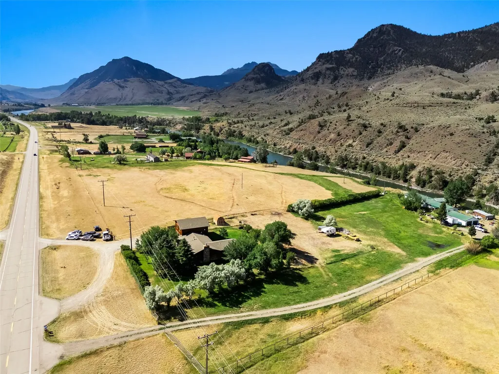 1065 Us Highway 89 S Gardiner MT 59030