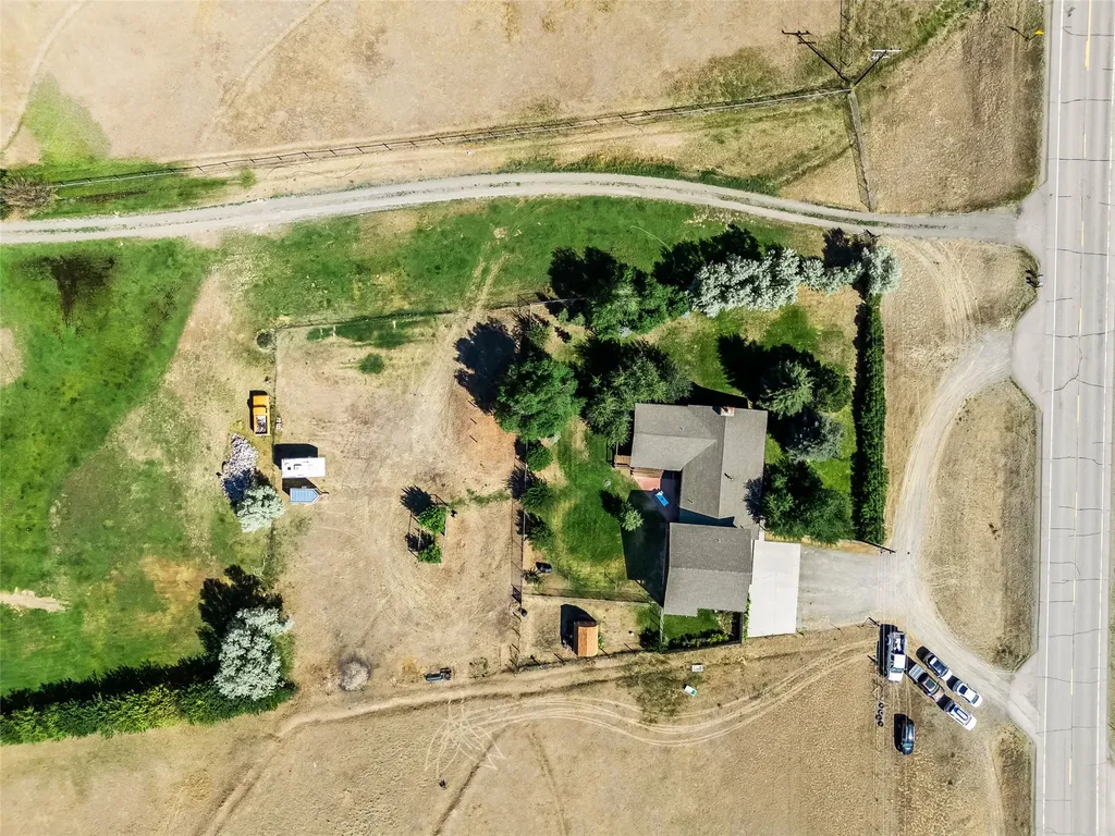 1065 Us Highway 89 S Gardiner MT 59030