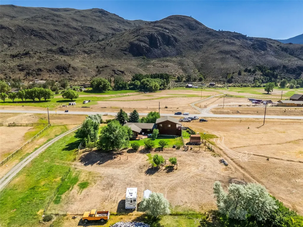 1065 Us Highway 89 S Gardiner MT 59030