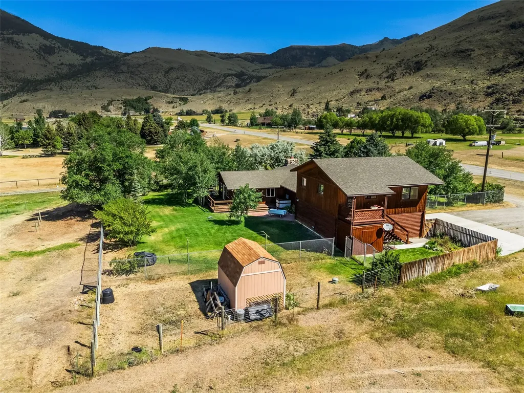 1065 Us Highway 89 S Gardiner MT 59030