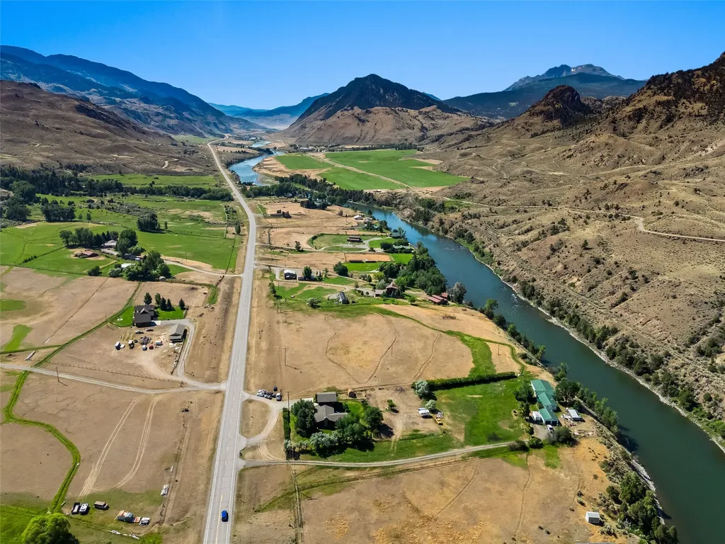 1065 Us Highway 89 S Gardiner MT 59030