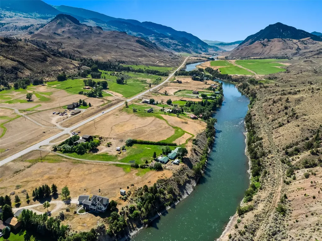 1065 Us Highway 89 S Gardiner MT 59030