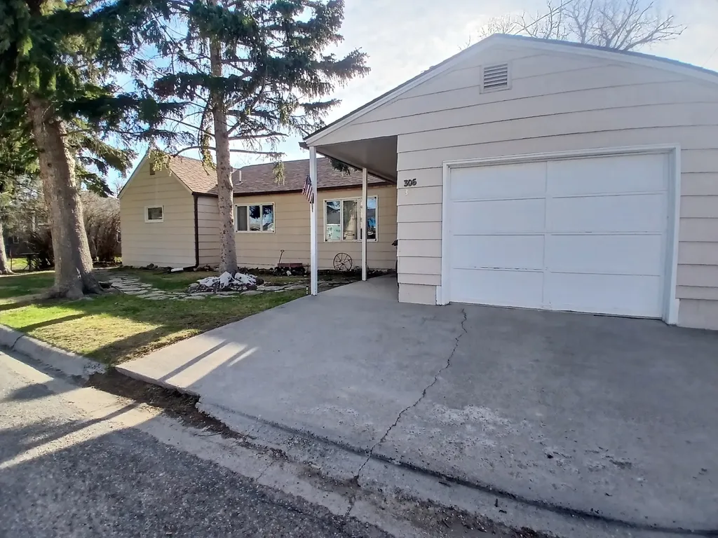 306 2nd Street N Fairfield MT 59436