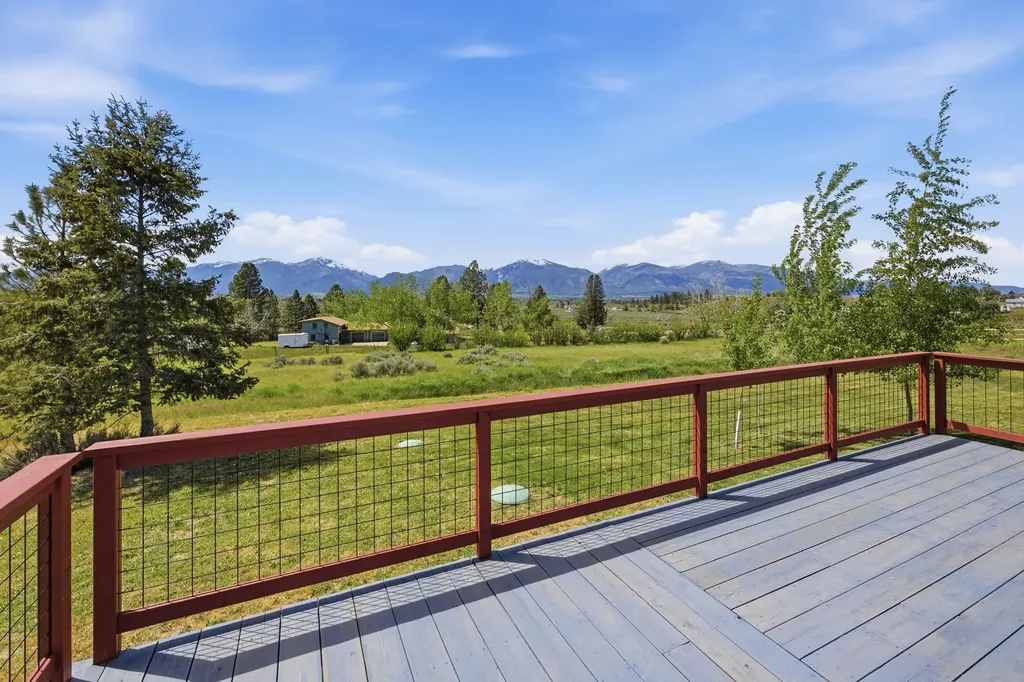 4033 Sunnyside Cemetery Road Stevensville MT 59870