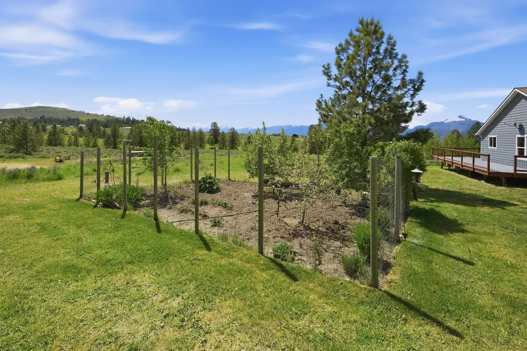 4033 Sunnyside Cemetery Road Stevensville MT 59870