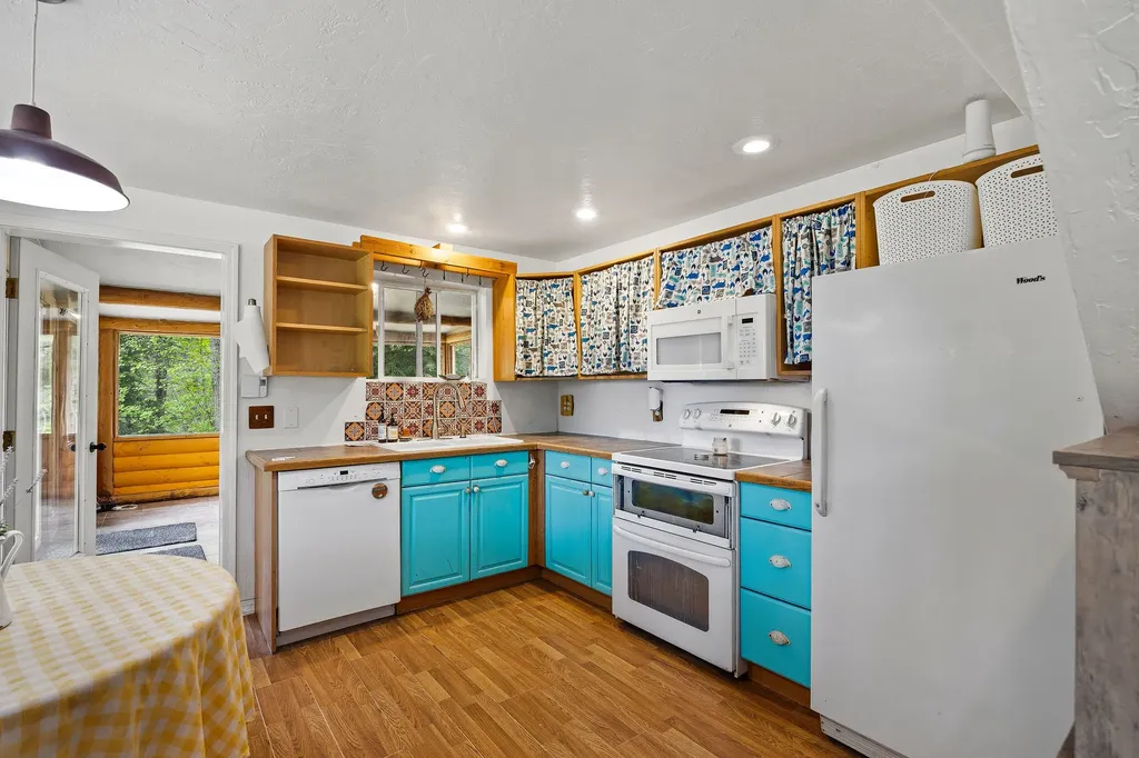 1424 Bierney Creek Road Lakeside MT 59922