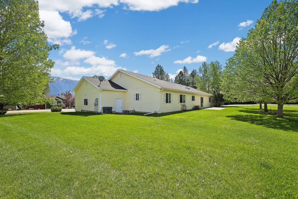 2120 Drift Water Way Columbia Falls MT 59912