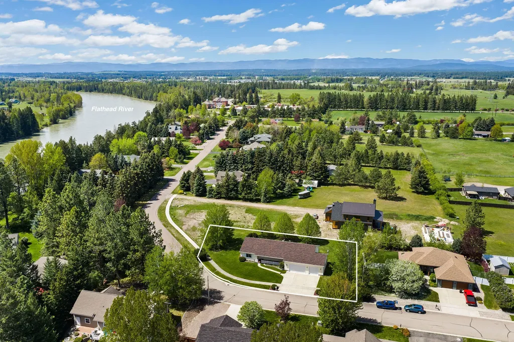 2120 Drift Water Way Columbia Falls MT 59912