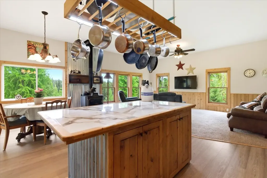 16 Porcupine Ridge Road Fortine MT 59918