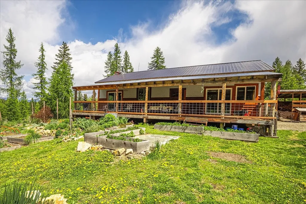 16 Porcupine Ridge Road Fortine MT 59918