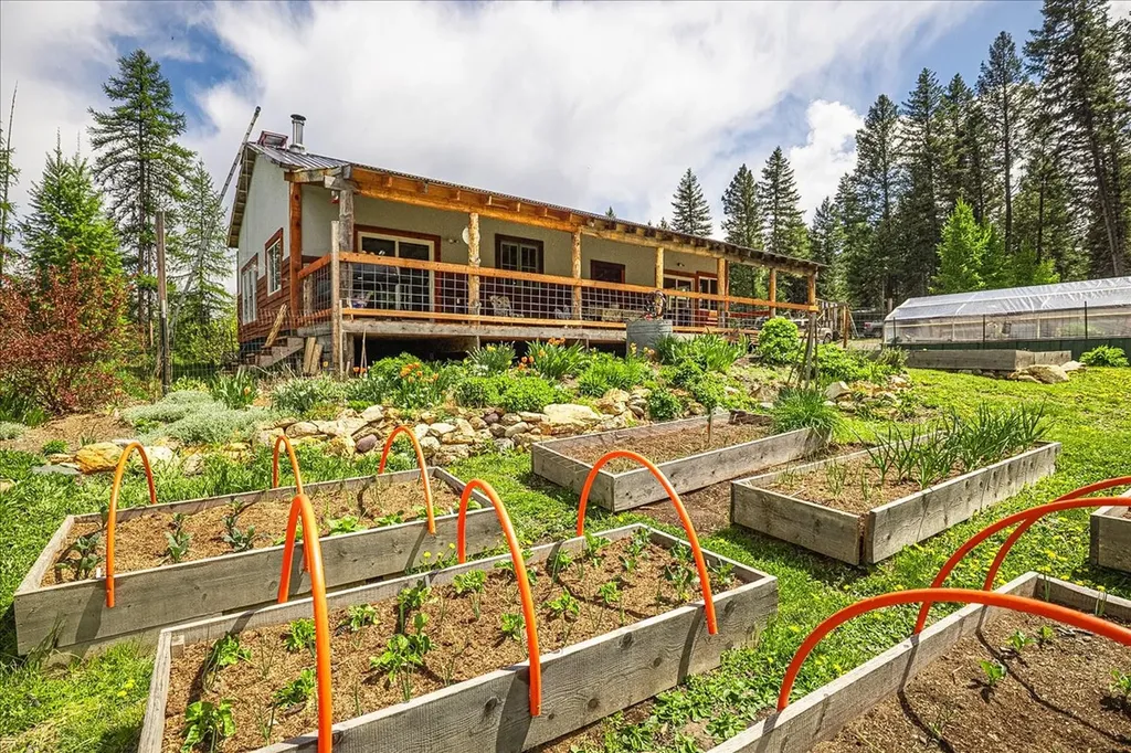 16 Porcupine Ridge Road Fortine MT 59918